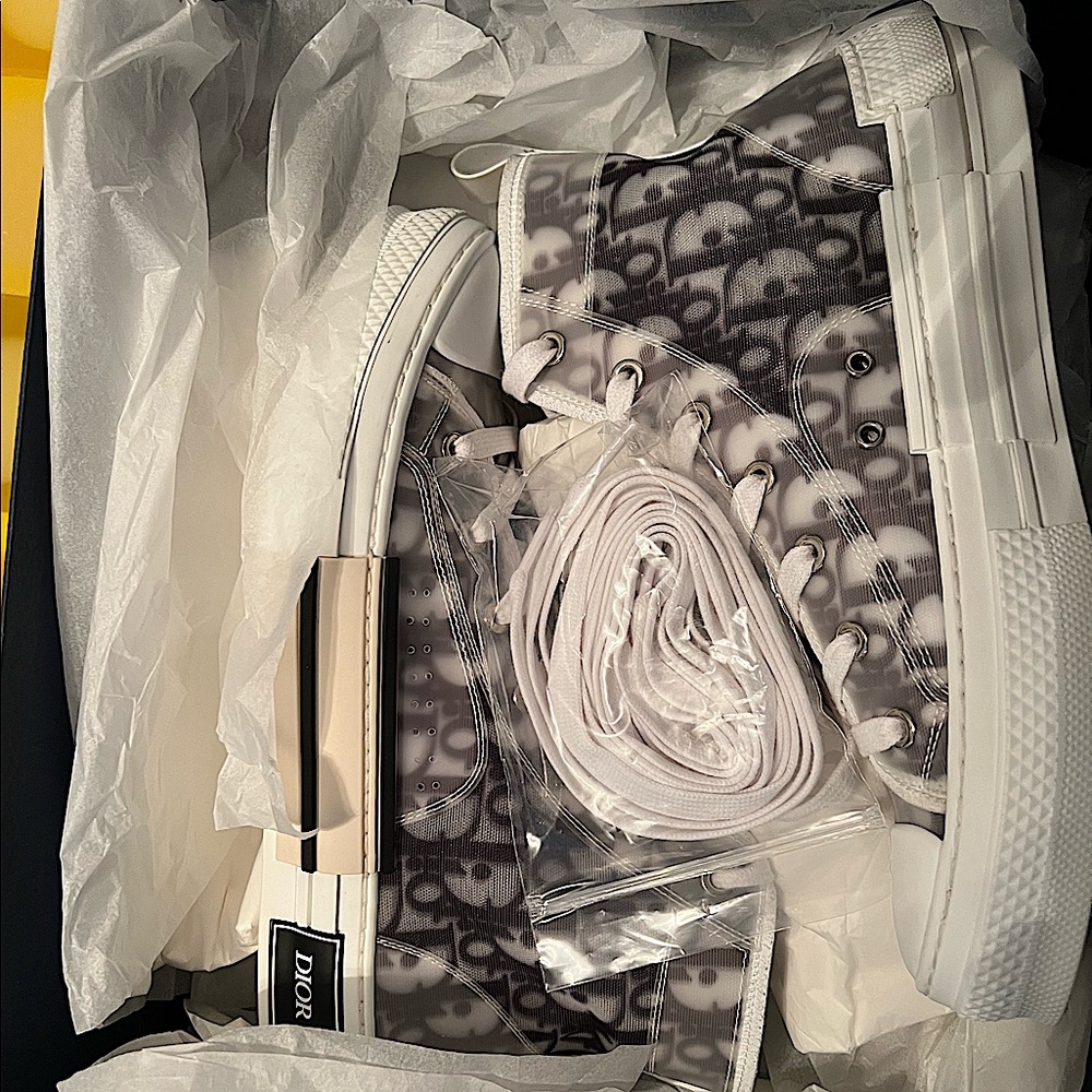 Used once Dior Mens B23 high top sneakers in box with spare laces.